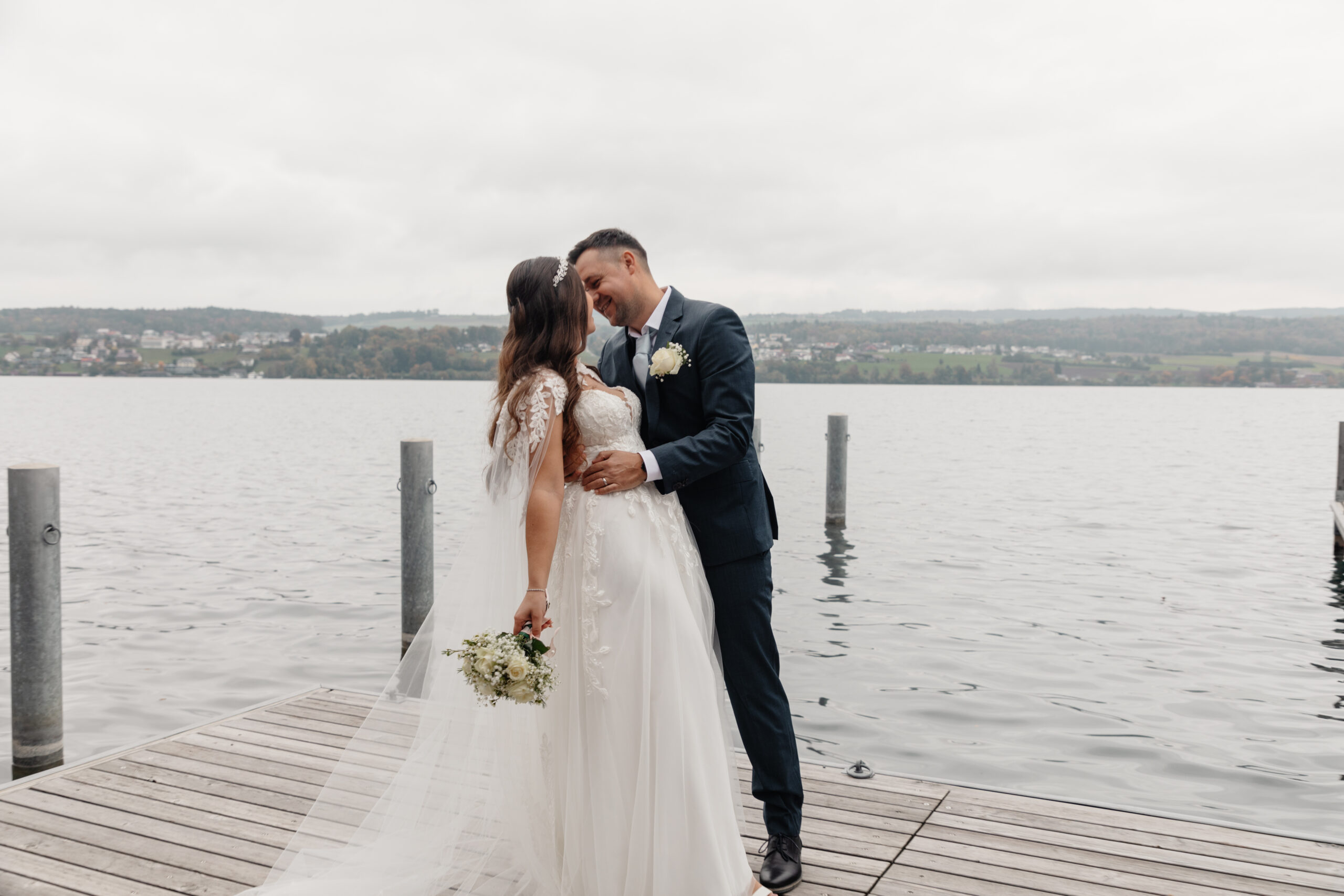 Ehepaar auf einem Steg